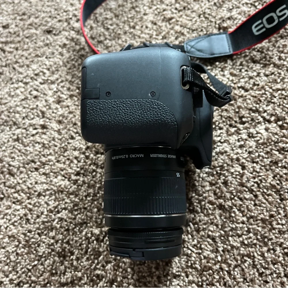 *IN NEED OF REPAIR* Canon EOS Rebel T5 Camera